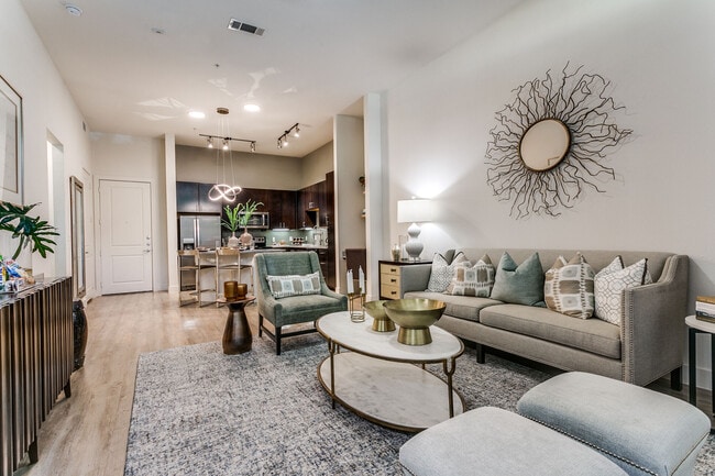 The Residences at La Cantera in San Antonio, TX - Foto de edificio - Building Photo