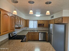 5632 Salem Dr in El Paso, TX - Building Photo - Building Photo