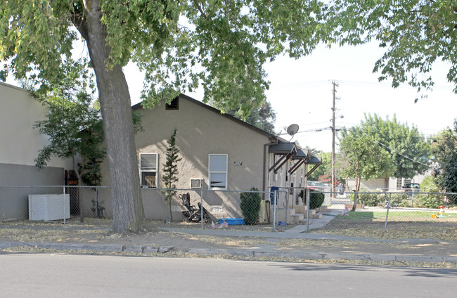 1107-1113 7th St in Modesto, CA - Foto de edificio - Building Photo