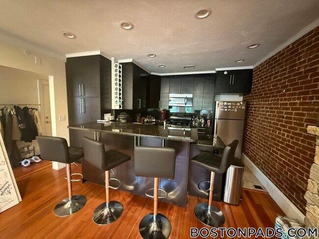 1616 Beacon St in Brookline, MA - Building Photo - Building Photo