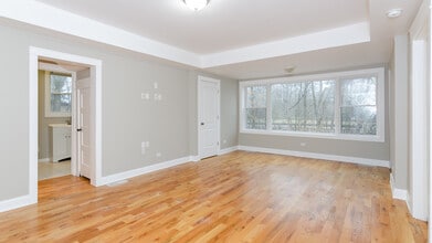 2575 Waukegan Ave in Highland Park, IL - Building Photo - Building Photo