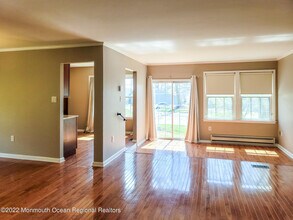 2D Aaron Burr Ct in Monroe Township, NJ - Building Photo - Building Photo
