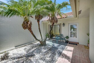 21650 Coronado Ave in Boca Raton, FL - Building Photo - Building Photo