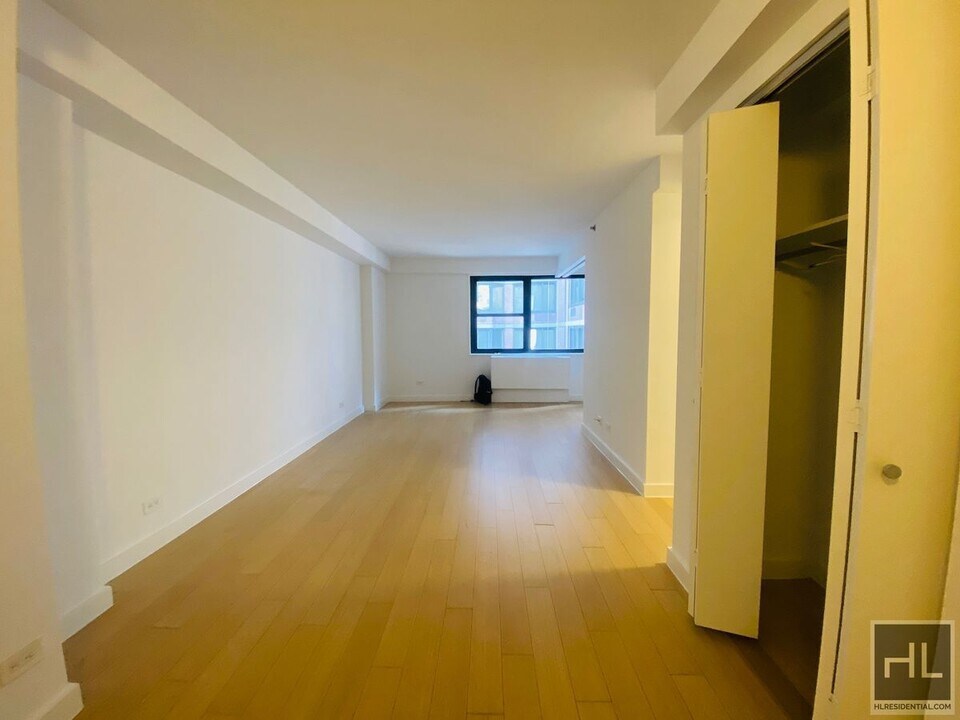 East 39th Street in New York, NY - Building Photo