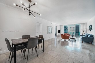 5101 Collins Ave in Miami Beach, FL - Building Photo - Building Photo