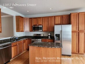 13857 Palisades St in Woodbridge, VA - Building Photo - Building Photo