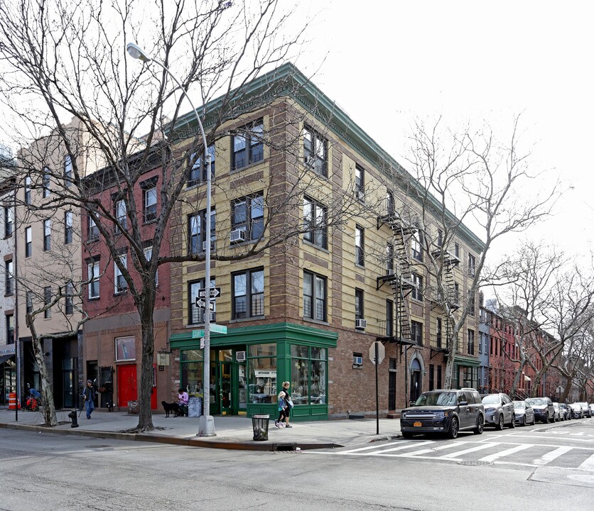 221 Court St in Brooklyn, NY - Foto de edificio