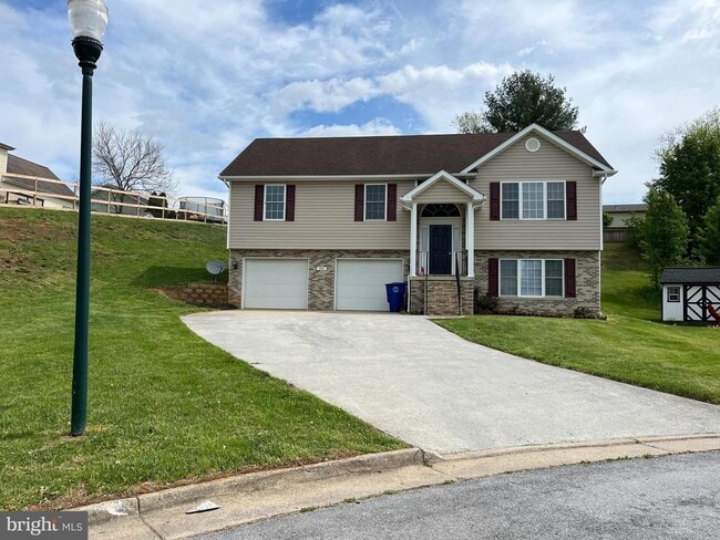994 View Crest Ct in Front Royal, VA - Building Photo - Building Photo