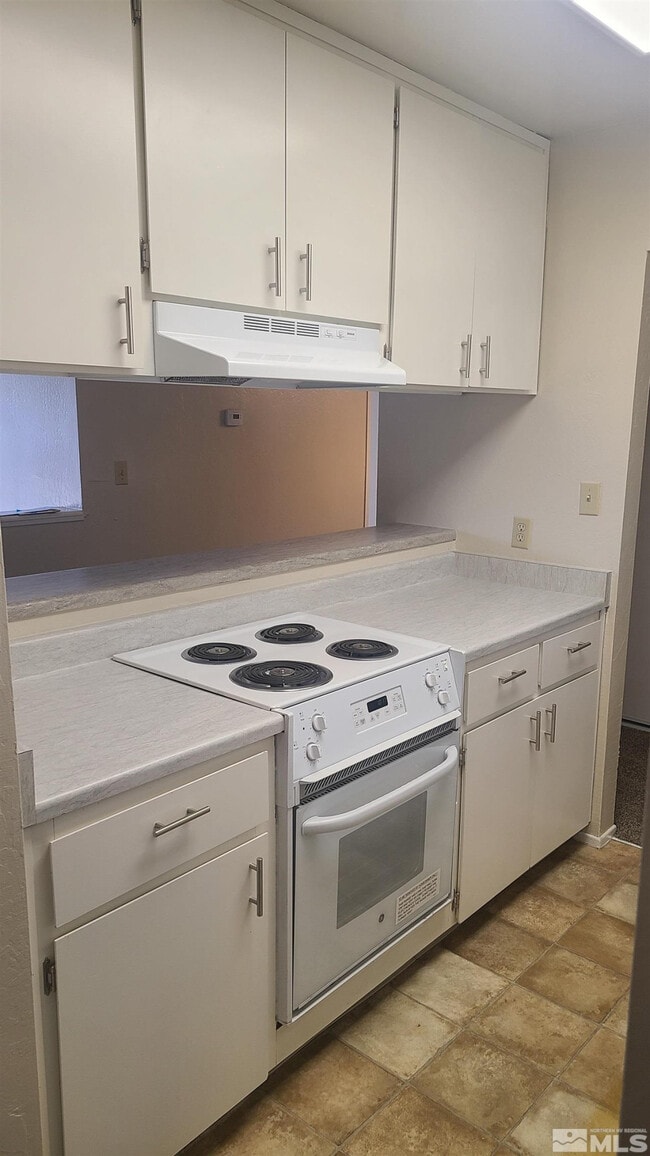 2955 Lakeside Dr in Reno, NV - Building Photo - Building Photo