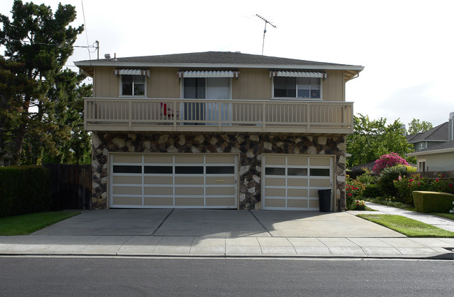 1307-1309 Sierra St in Redwood City, CA - Foto de edificio - Building Photo