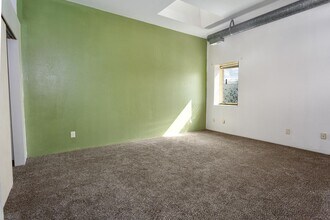 5240 S Tacoma Way in Tacoma, WA - Building Photo - Building Photo