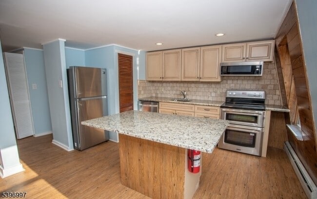 848 River Rd in Hillsborough Township, NJ - Building Photo - Building Photo