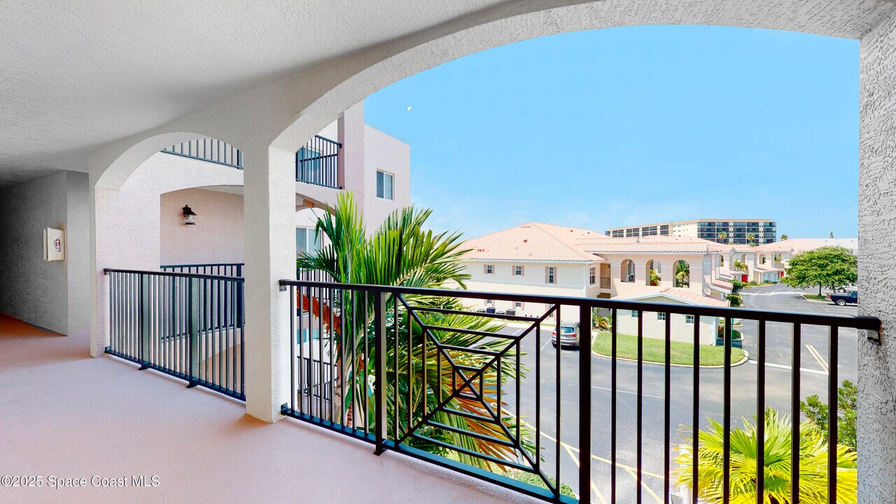 121 Lancha Cir in Indian Harbour Beach, FL - Building Photo