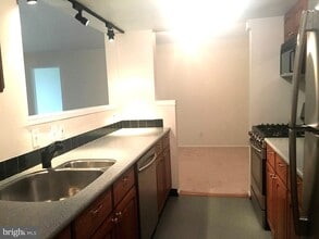 310 Drummers Ln in Wayne, PA - Building Photo - Building Photo