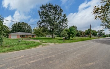 309 Donatto Dr in Ames, TX - Foto de edificio - Building Photo