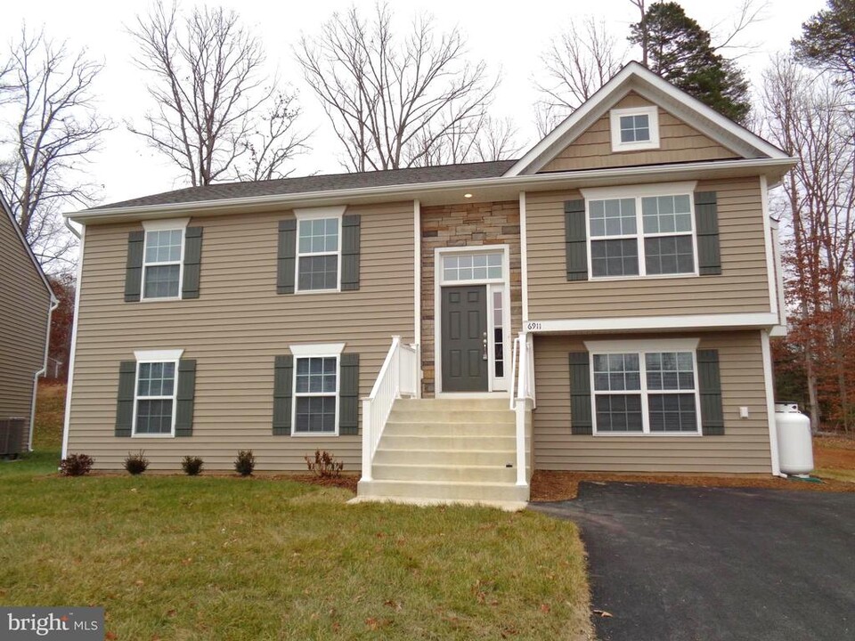 6911 Lunette Ln in Spotsylvania, VA - Building Photo