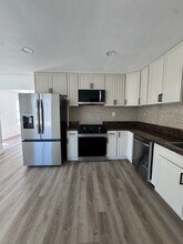 325 S Gordon St in Ridgecrest, CA - Building Photo - Building Photo