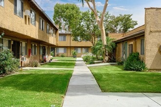La Puente Garden in La Puente, CA - Foto de edificio - Building Photo
