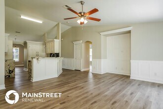 815 Champion Ave in Lehigh Acres, FL - Foto de edificio - Building Photo