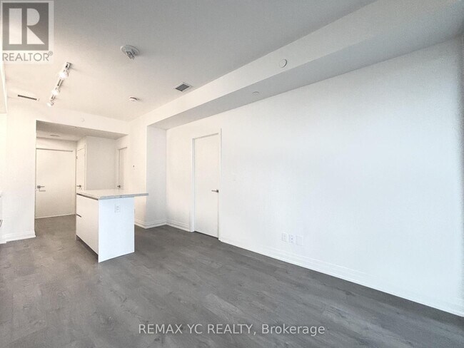 4015 The Exchange in Mississauga, ON - Building Photo - Building Photo