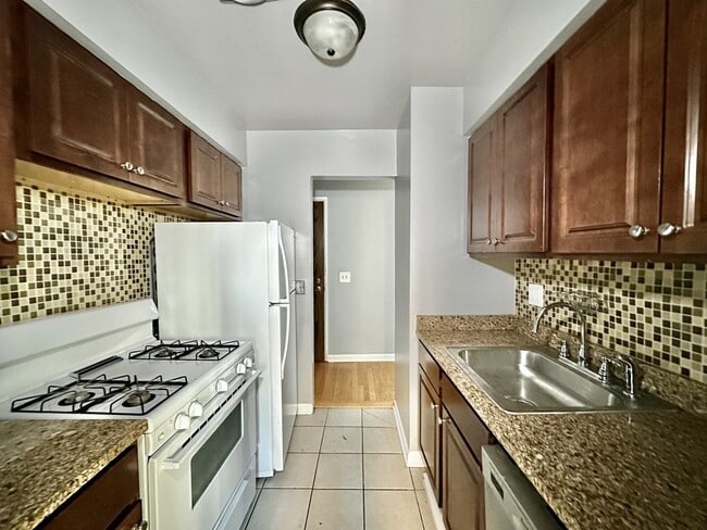 5820 N Sheridan Rd in Chicago, IL - Foto de edificio - Building Photo