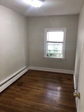 109 Beacon St, Unit 2 in Somerville, MA - Building Photo - Building Photo