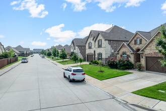 University Place in Dallas, TX - Building Photo - Building Photo