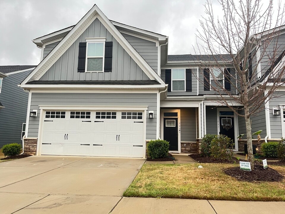 733 Hazel Wy in Denver, NC - Building Photo