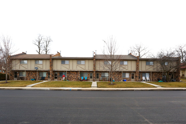 414 N River St in Batavia, IL - Foto de edificio - Building Photo