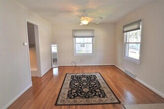 906 Sylvan Ave in Ann Arbor, MI - Building Photo - Building Photo