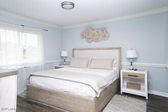 121 Gabriel Cir in Naples, FL - Foto de edificio - Building Photo