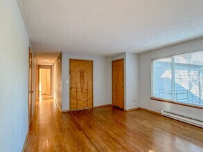 5214 Sand Point Way NE in Seattle, WA - Building Photo - Building Photo