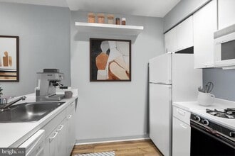 1830 Green St, Unit 3F in Philadelphia, PA - Foto de edificio - Building Photo