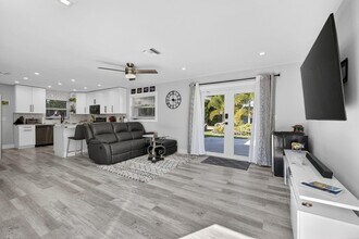 2388 S Wallen Dr in West Palm Beach, FL - Building Photo - Building Photo