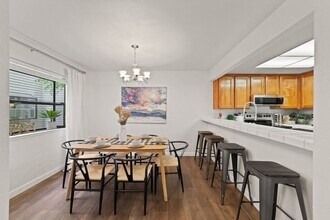 2280 Hurley Way-Unit -Condo in Sacramento, CA - Building Photo - Building Photo