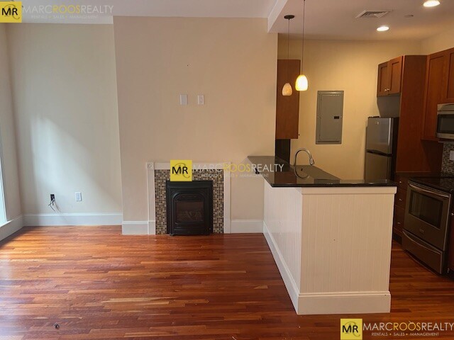 16 Temple St, Unit #2 in Boston, MA - Building Photo - Building Photo