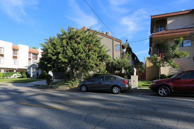 703 E Lomita Ave in Glendale, CA - Building Photo - Building Photo