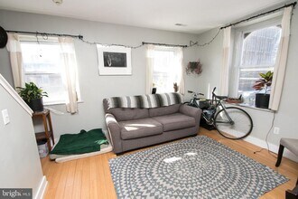 2351 Christian St in Philadelphia, PA - Building Photo - Building Photo