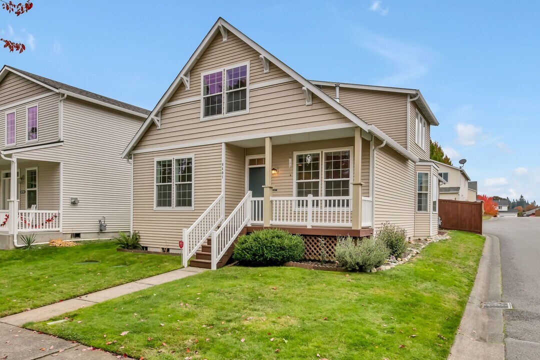 8401 15th Ave SE in Olympia, WA - Building Photo