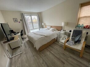 100 Marion St, Unit B in Brookline, MA - Building Photo - Building Photo