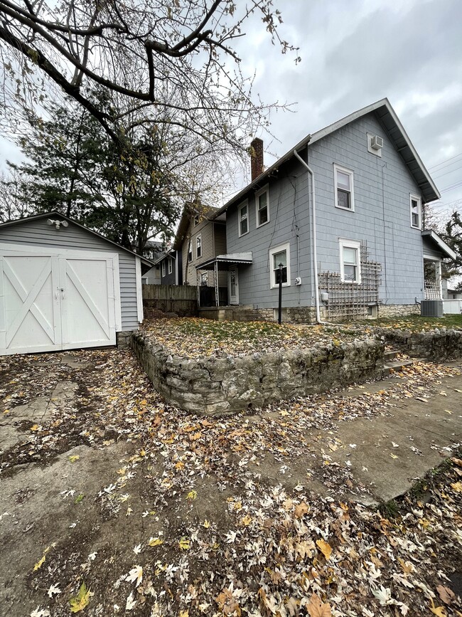 359 E Tompkins St in Columbus, OH - Foto de edificio - Building Photo