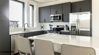 1007 S Mint St, Unit 826 in Charlotte, NC - Building Photo - Building Photo