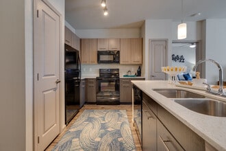 The Maywood Apartments in Oklahoma City, OK - Building Photo - Interior Photo