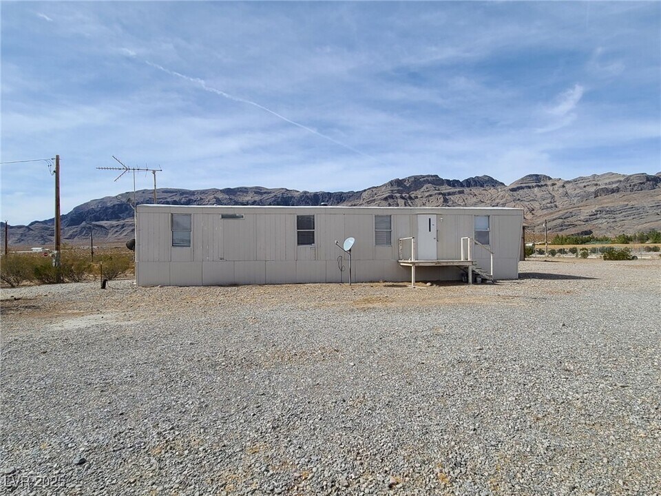 1970 Duck St in Pahrump, NV - Building Photo