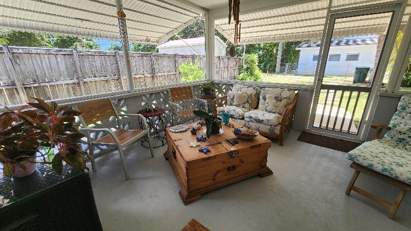 831 Plover Ave in Miami Springs, FL - Building Photo
