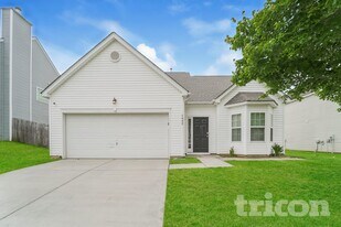 7432 Hidden Creek Dr in Charlotte, NC - Building Photo