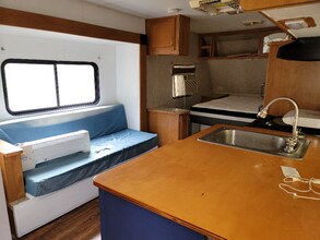 446 Co Rd 90B in Gonzales, TX - Building Photo - Building Photo