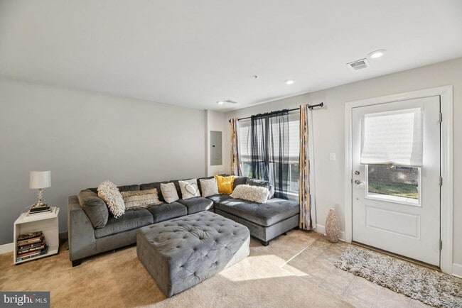 251 Phoenix Dr in Largo, MD - Building Photo - Building Photo