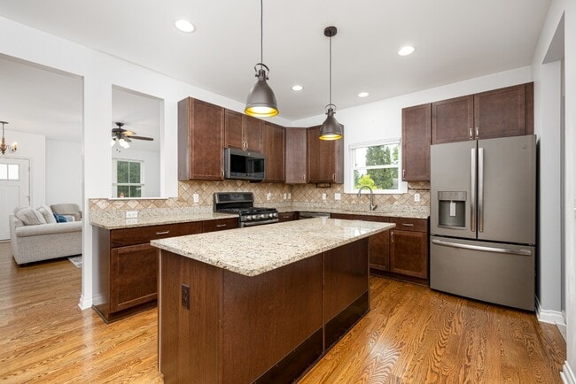 property at 407 W Bennett St