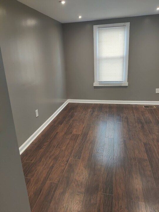 6415 Vine St Photo